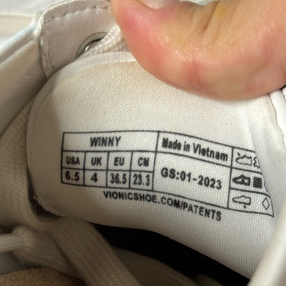 Vionic Winny Sneakers with Arch Support in White Size US 6,5 - Picture 6 of 9
